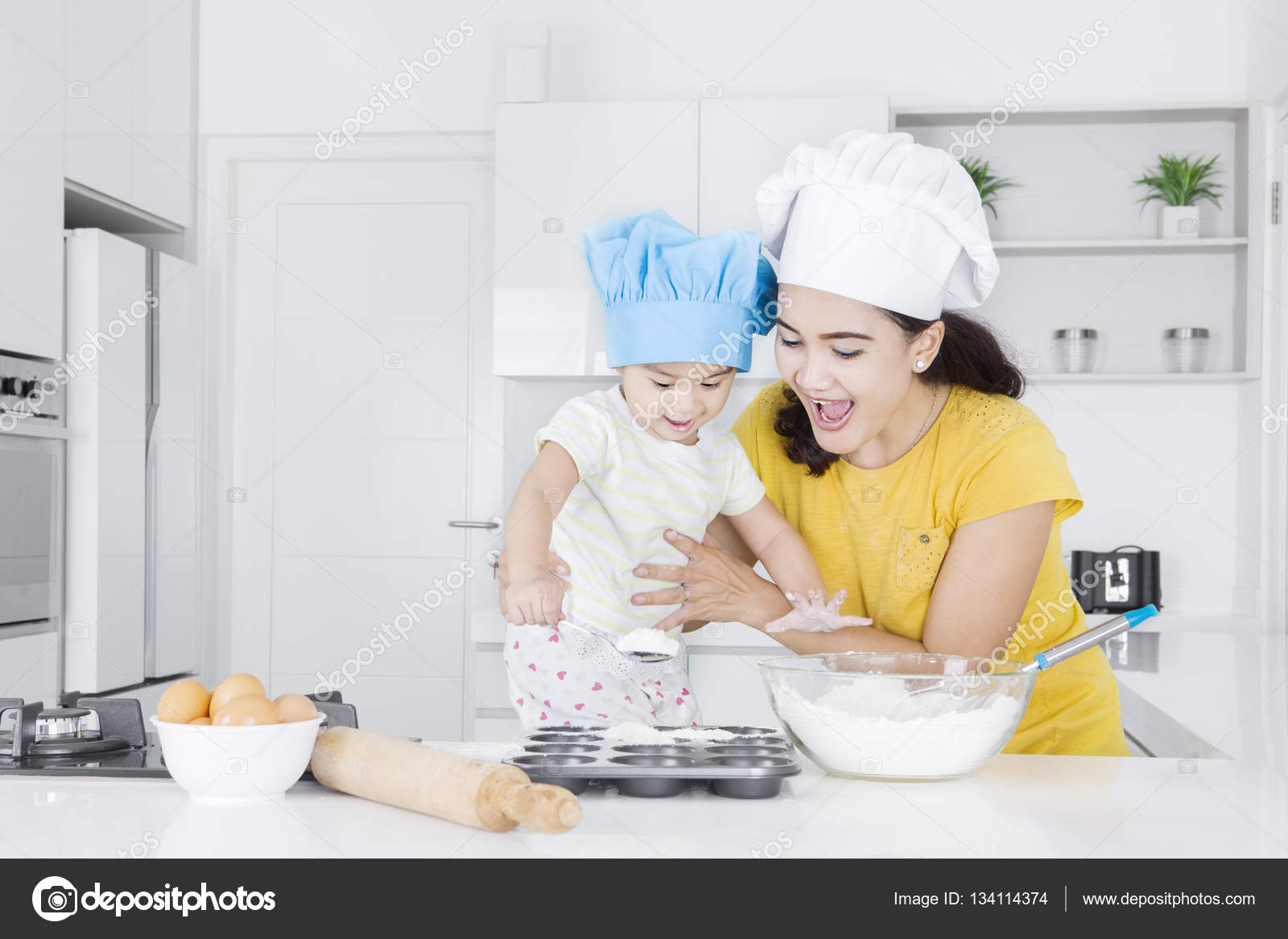 Happy mother and daughter making bakery — Stock Photo © realinemedia