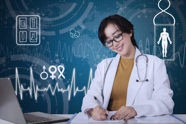 Arzt arbeitet mit Computer-Interface-Hintergrund — Stockfoto