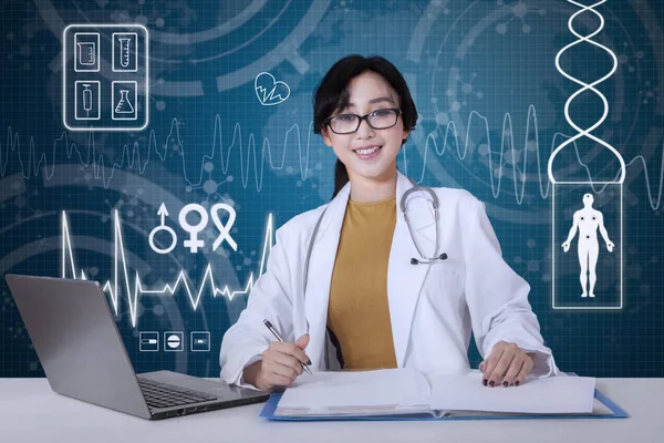 Doctor works with virtual screen background — Stock Photo, Image