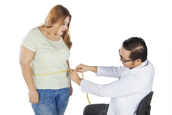 Male doctor examining his patient — Stock Photo, Image