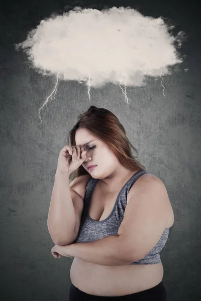 Mujer con sobrepeso se ve frustrado — Foto de Stock