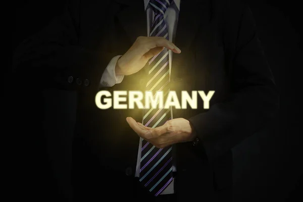 Empresario protegiendo una palabra Alemania — Foto de Stock