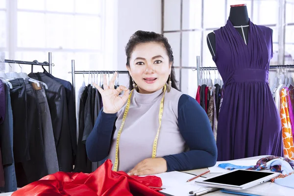 Professional designer shows ok gesture — Stock Photo, Image