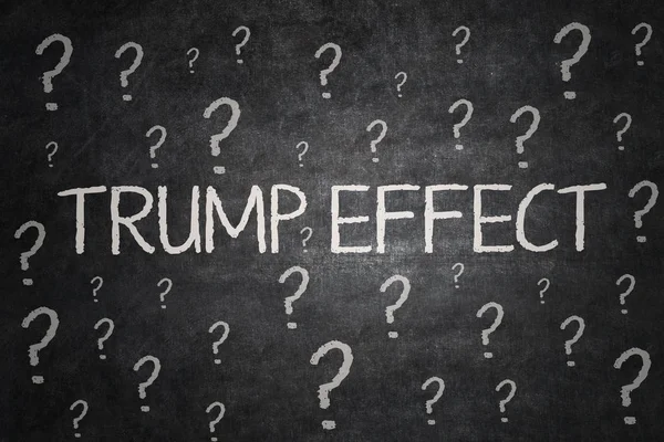 Знаки вопроса и слово "эффект Трампа" — стоковое фото