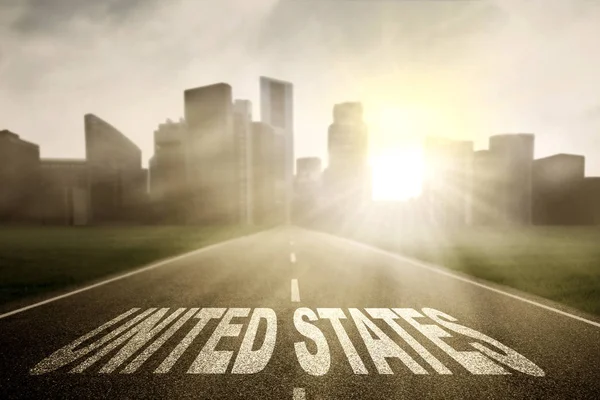 Estrada com Estados Unidos palavra ao nascer do sol — Fotografia de Stock