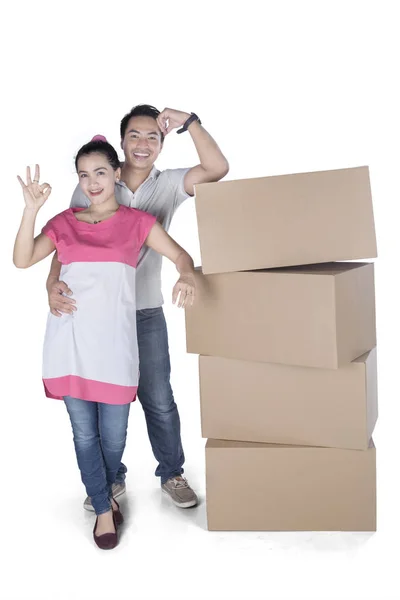 Man and woman showing ok gesture — Stock Photo, Image