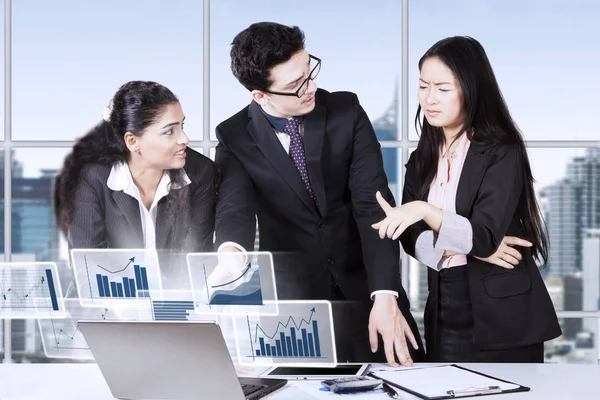 Accountants talking financial chart in office — Stock Photo, Image