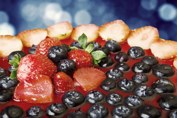 Fruit cake with light bokeh background — Stock Photo, Image