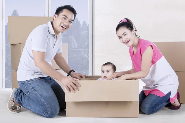 Happy parents and child play with box — Stock Photo, Image