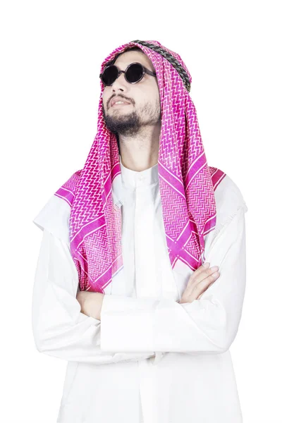 Arabische man kijkt vol vertrouwen — Stockfoto