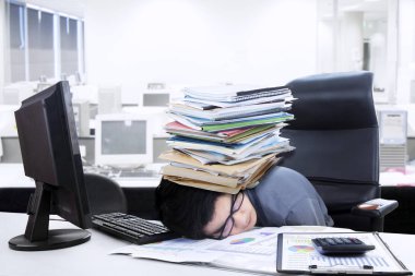PaperWork ile dinlenme yorgun Yöneticisi