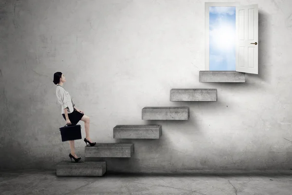 Worker walks on ladder toward a door — Stock Photo, Image