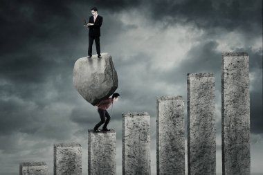 Boulder ve ortağı ile grafik tırmanma işçi
