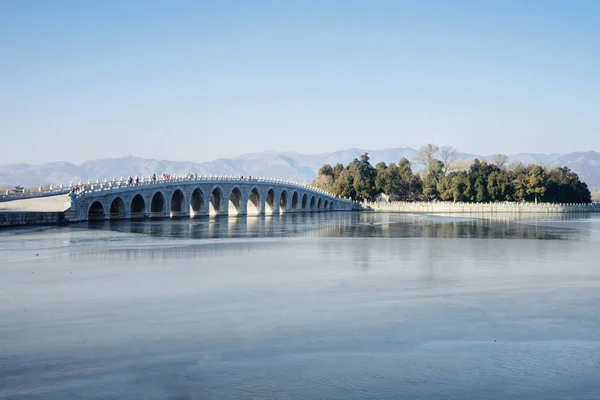 Ponte di pietra al Palazzo d'Estate — Foto Stock