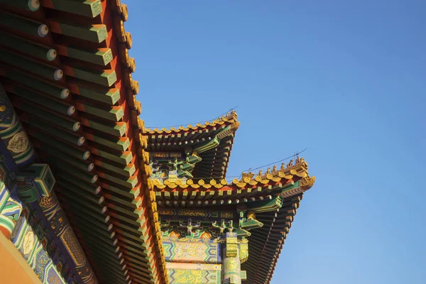 Императорская отделка крыши в Запретном городе — стоковое фото