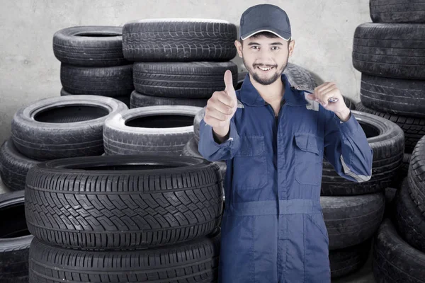 Arabian mechanic shows ok gesture — Stock Photo, Image