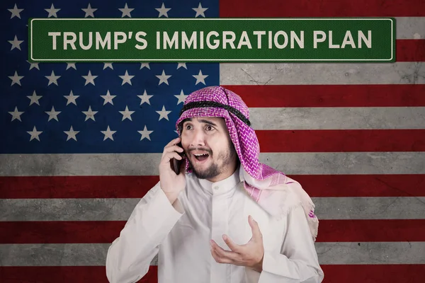 Arabian businessman disappointed with American plan — Stock Photo, Image