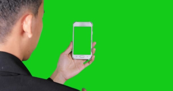 Üzletember használ smartphone-val üres képernyő — Stock videók