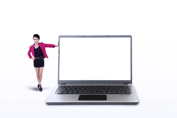 Businesswoman and blank laptop - isolated — Stock Photo, Image