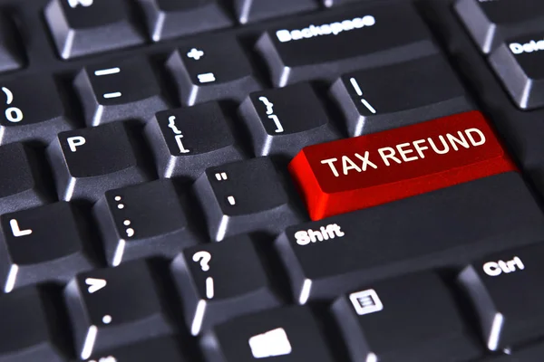 税金の還付のテキストとコンピューターのキーボード — ストック写真