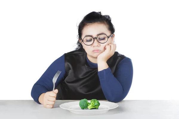 Woman feeling bored with broccoli — Stock Photo, Image