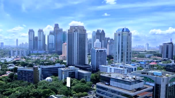 자카르타에 명확한 하늘 가진 고층 빌딩 — 비디오