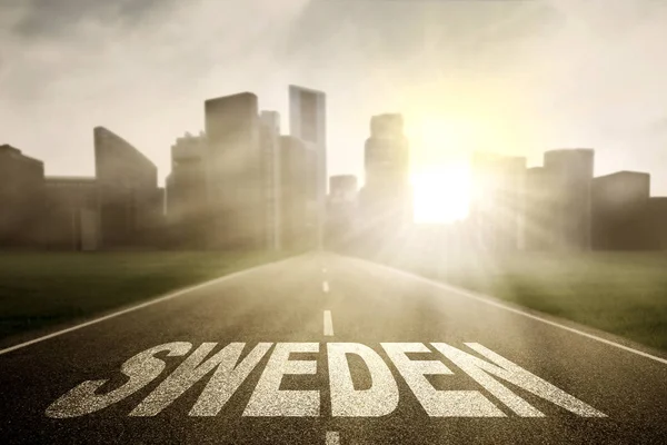 Пустое шоссе со слухами о Швеции на рассвете — стоковое фото