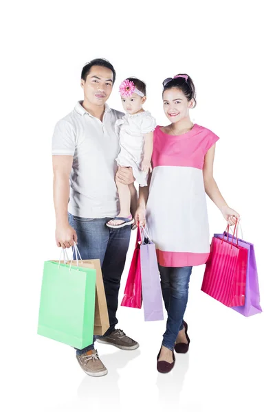 Bonne famille faisant du shopping ensemble — Photo