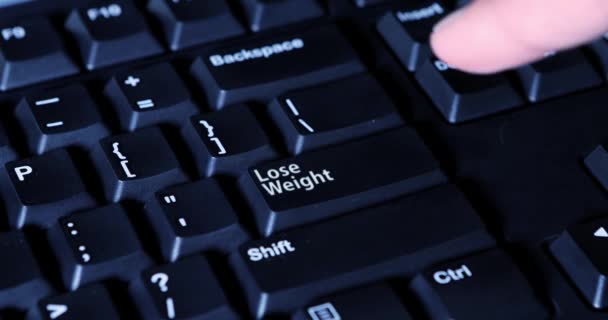Dedo pressionando perder peso botão — Vídeo de Stock