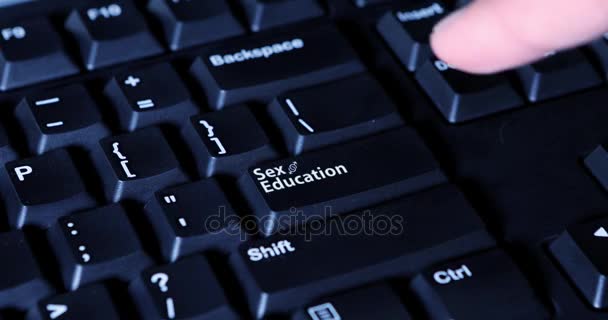 Palec naciskający przycisk edukacji seks — Wideo stockowe