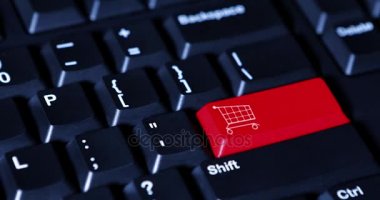 Kırmızı alışveriş sepeti düğmeye el