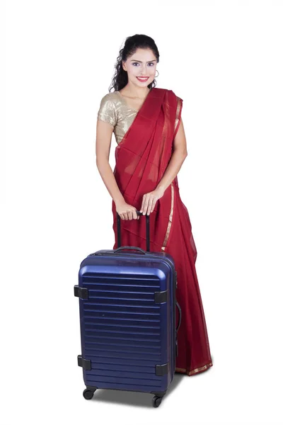 印度女人与工作室的手提箱 — 图库照片