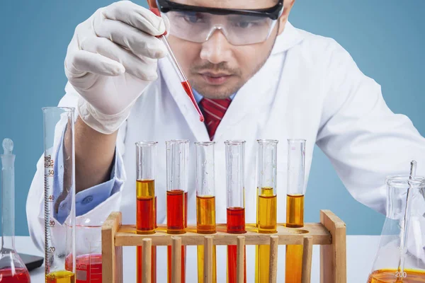 Researcher makes chemical reaction Royalty Free Stock Photos