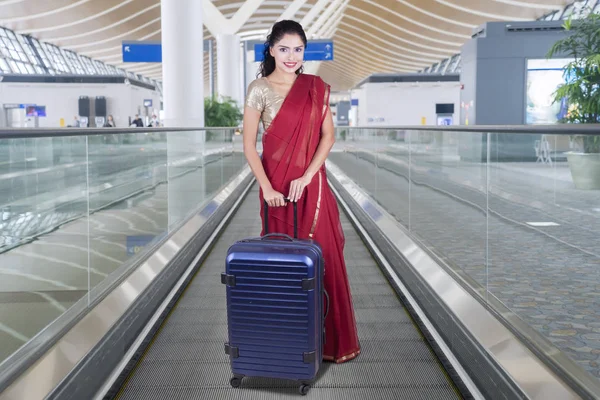 Mulher com saco e saree roupas — Fotografia de Stock