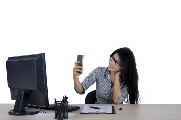 Businesswoman taking selfie picture on studio — Stock Photo, Image