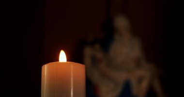 Mum ve pieta kilisede
