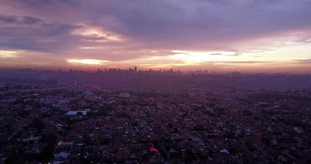 Blick von oben auf Privatresidenz in Jakarta — Stockvideo