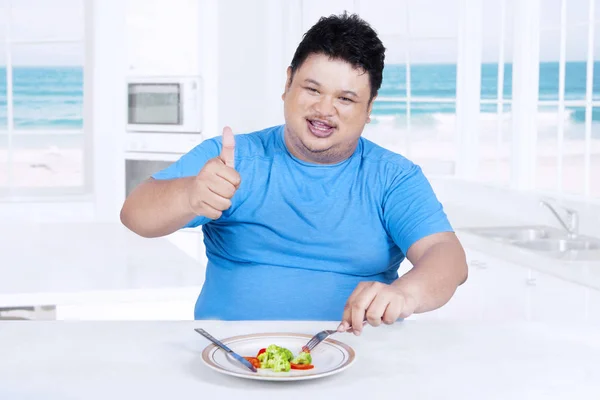 Fat person shows thumb up in the kitchen — Stock Photo, Image