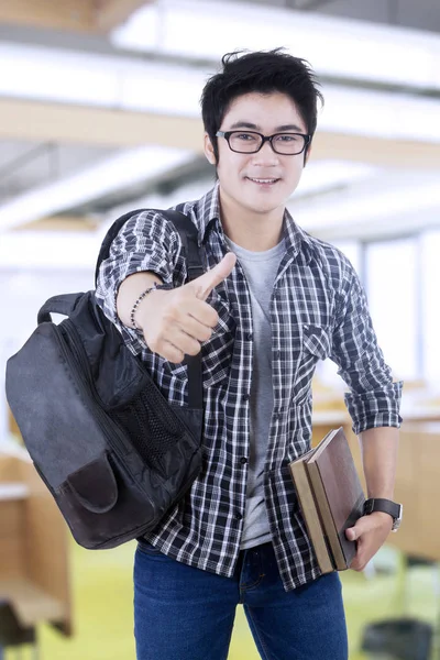 Male student shows thumbs up in the classroom — Stock Photo, Image