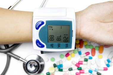 El Tonometer ile kan basıncı ölçme