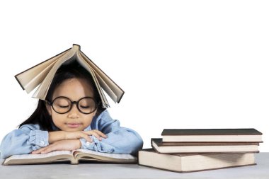 Başlıca öğrenci okuma kitabı Studio