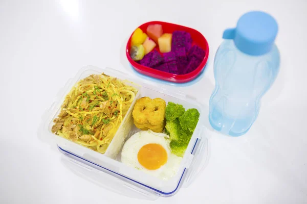 Comida escolar en la mesa — Foto de Stock