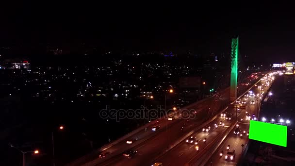 Drukke snelweg 's nachts — Stockvideo