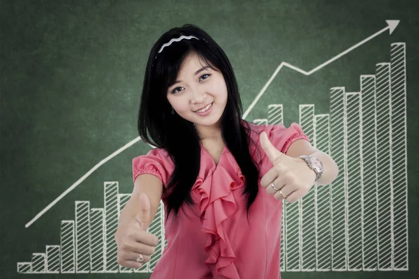 Woman with thumbs up and chart — Stock Photo, Image