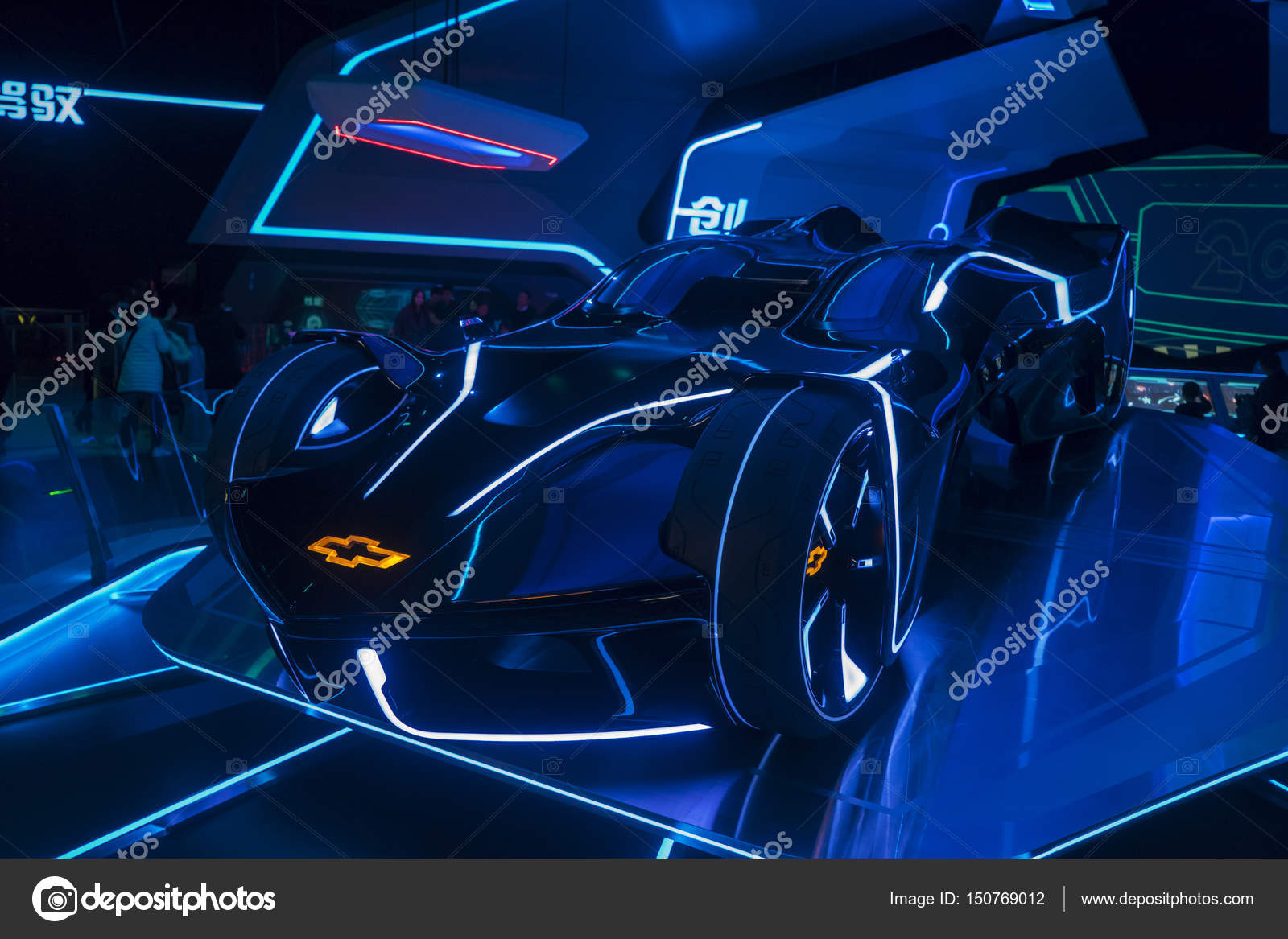 상하이 디즈니랜드에 트 론 자동차 — 스톡 에디토리얼 사진 © realinemedia #150769012