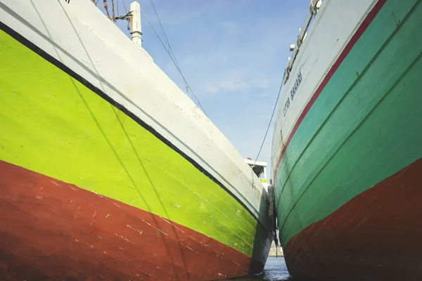 Navi Phinisi appoggiate nel porto — Foto Stock