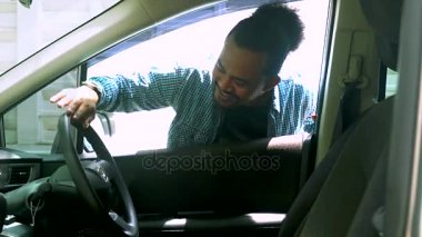 Afro man yeni araba arıyorum