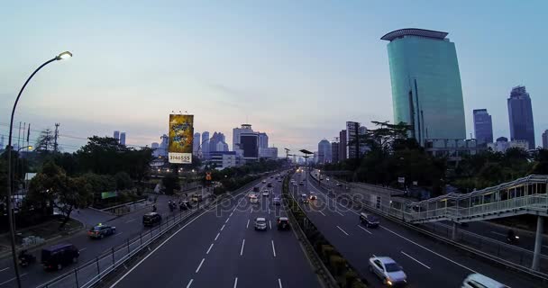 Autoroute occupée au coucher du soleil à Jakarta — Video