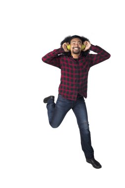 Afro erkek stüdyoda dans ediyor