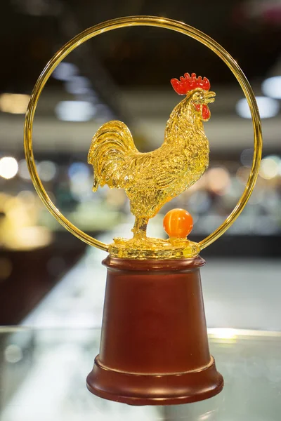 Statua del gallo di cristallo — Foto Stock